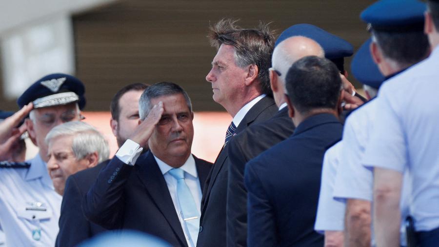 Bolsonaro e o general Braga Netto durante evento