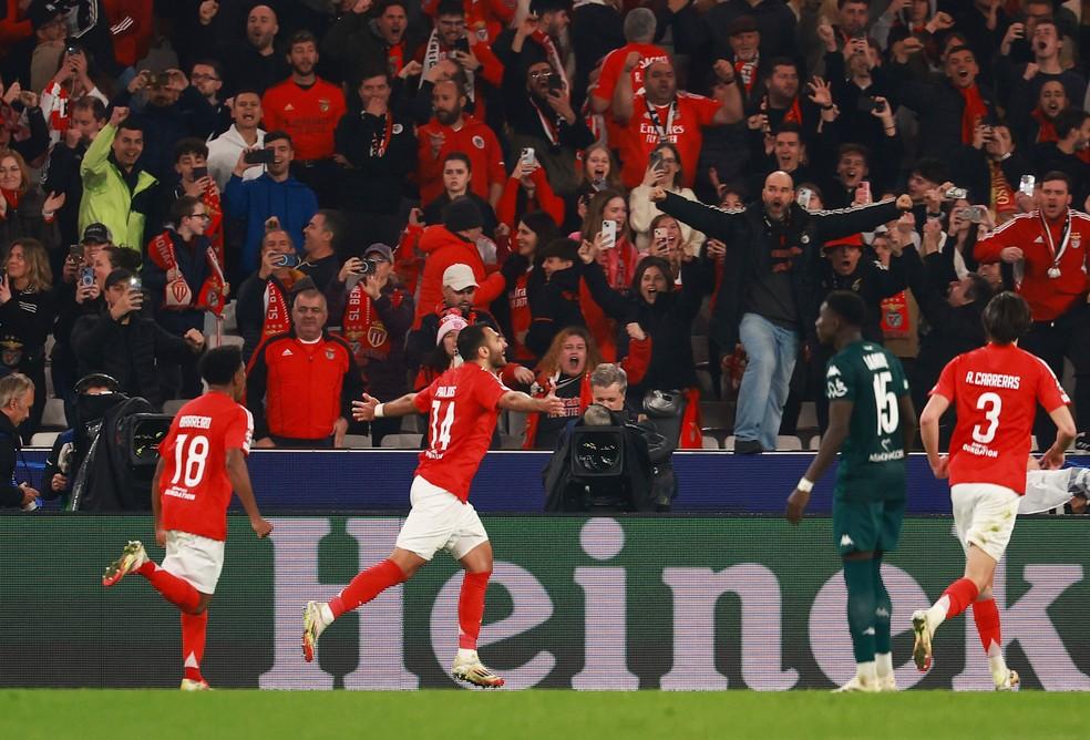 Benfica celebra gol que garantiu a classificação para as oitavas da Champions League