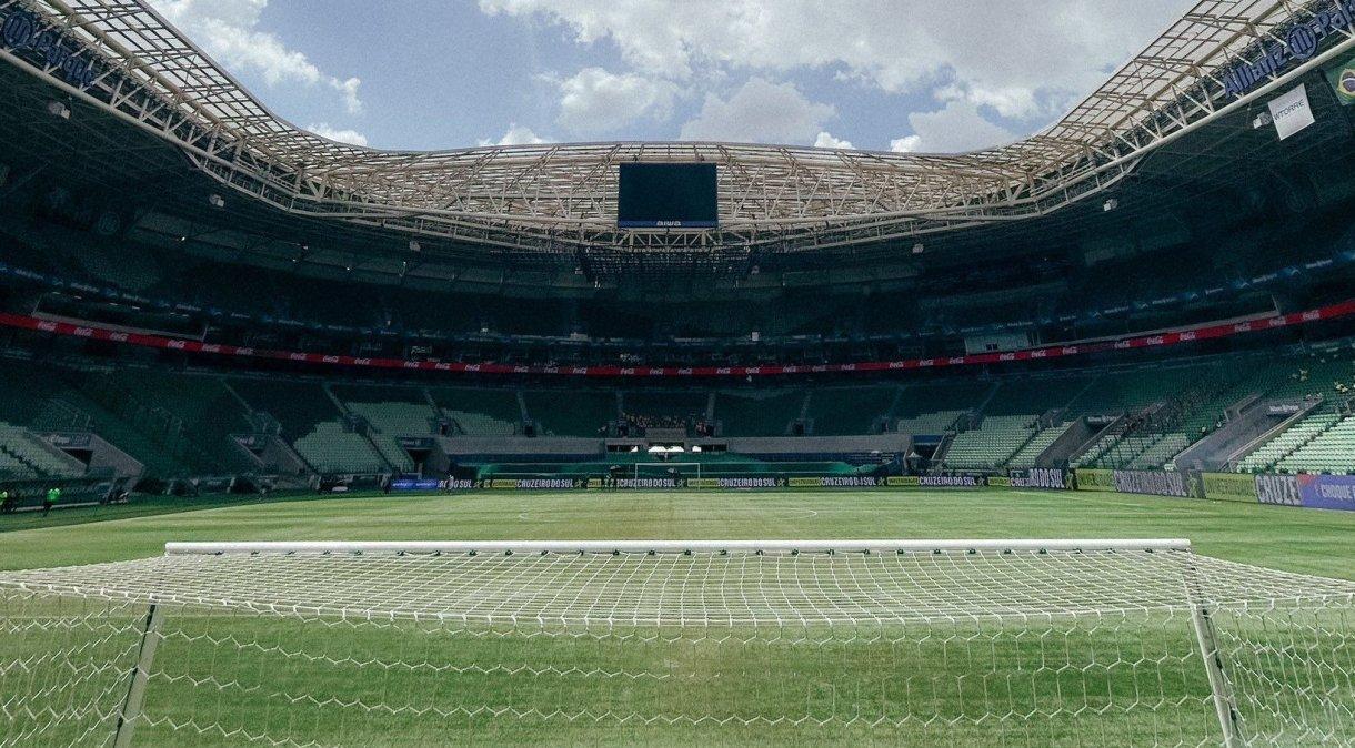 Palmeiras e Corinthians se enfrentam neste domingo (16)