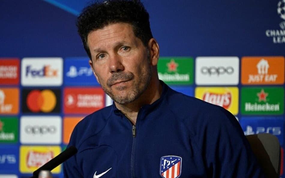 Simeone durante coletiva do Atlético de Madrid