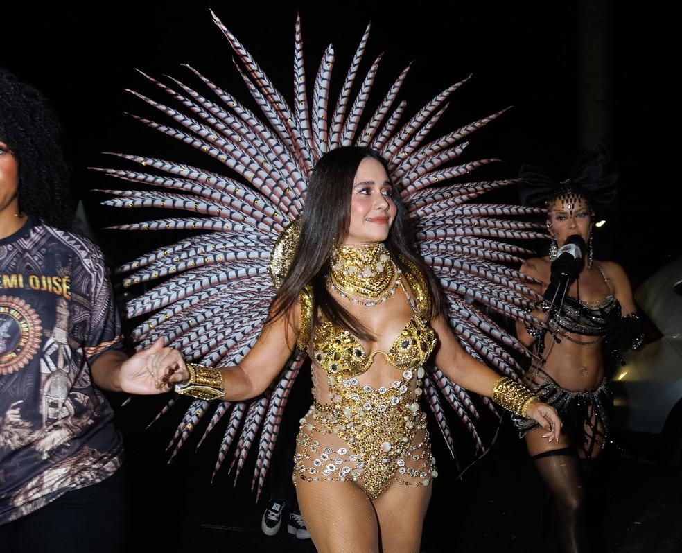 Alessandra Negrini desfila na Gaviões em São Paulo