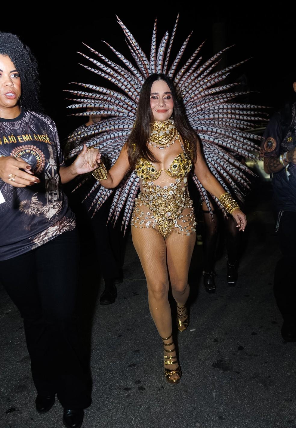 Alessandra Negrini desfila como musa na Gaviões da Fiel em São Paulo