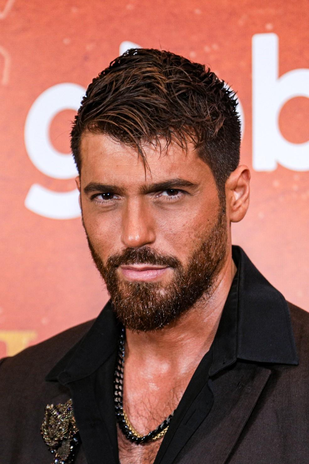 Can Yaman durante o lançamento da série El Turco