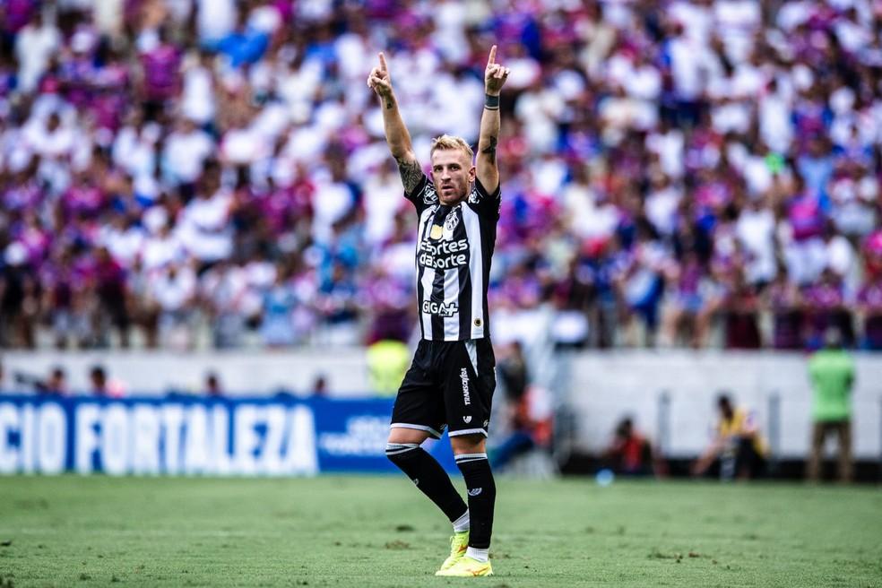 Pedro Henrique comemora em Fortaleza x Ceará