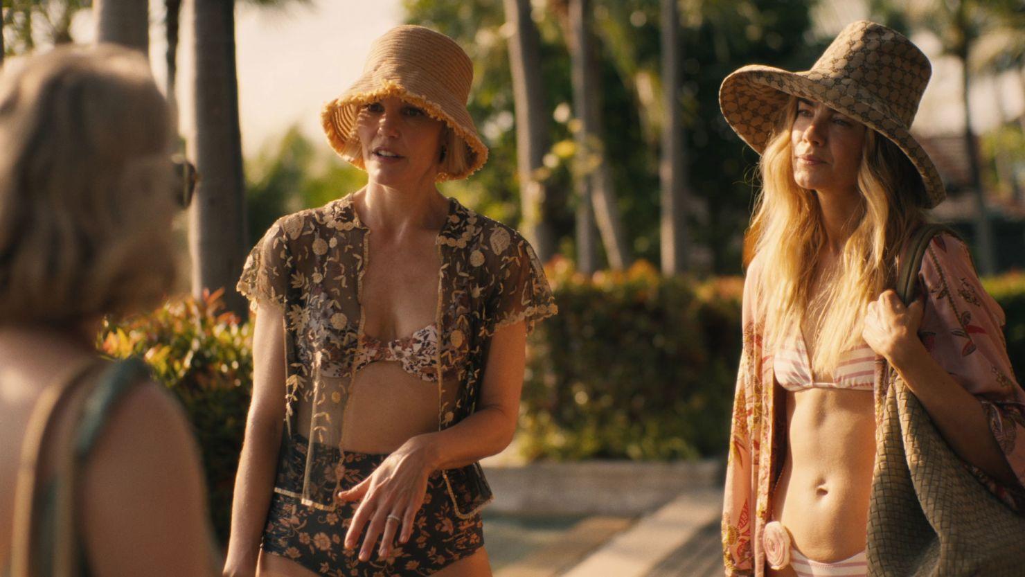 Leslie Bibb e Michelle Monaghan em 'The White Lotus' Season 3, episódio 6