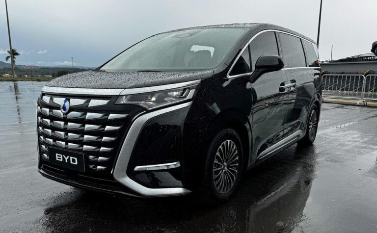 BYD traz inovações ao Brasil com suas novas minivan e SUV elétrico
