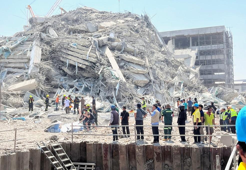 Prédio desaba em Bangkok, na Tailândia, após forte terremoto no dia 28 de março de 2025