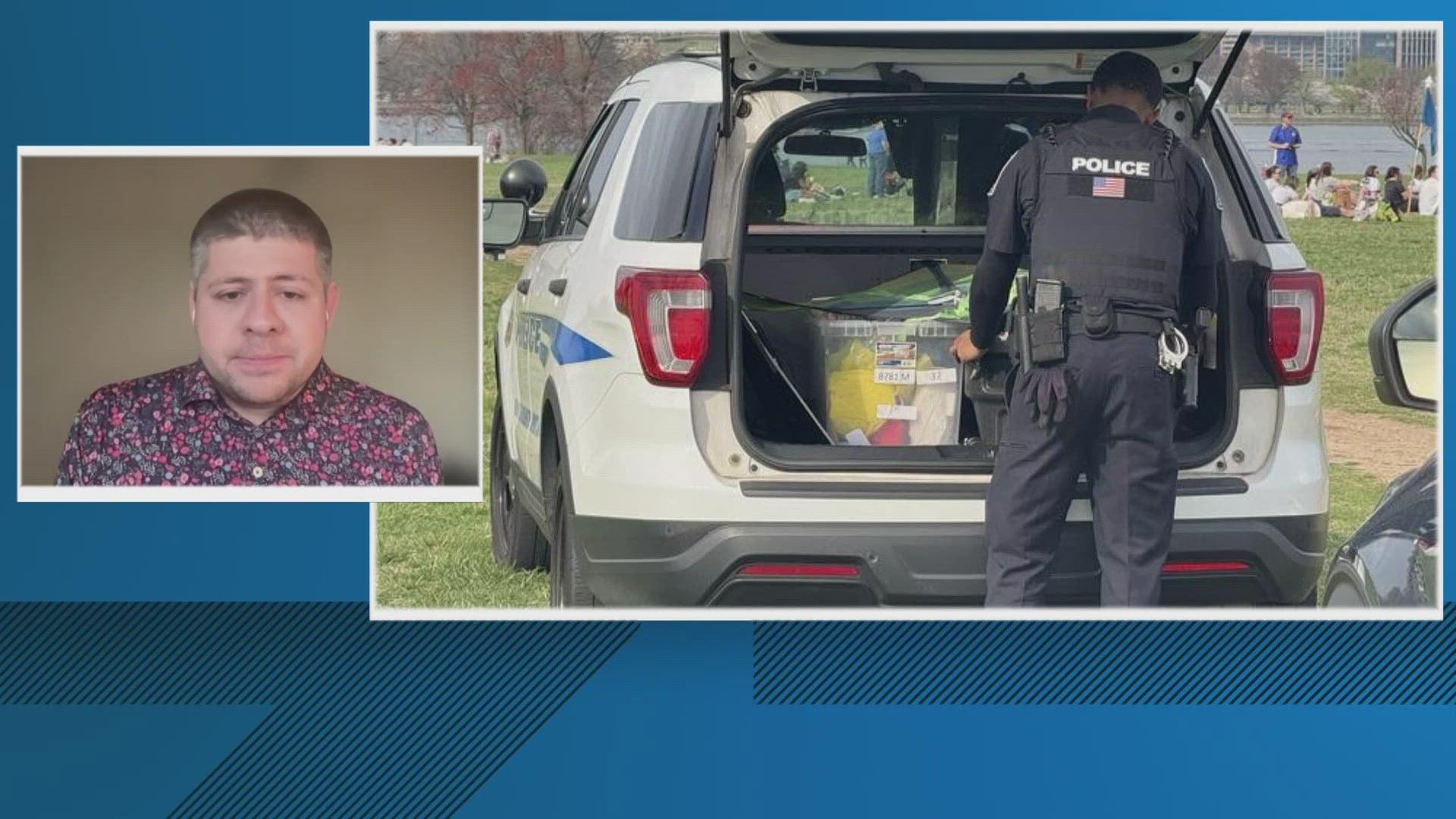 Dylan Oakes, enquanto observa um voo da United Airlines colidindo com uma pipa