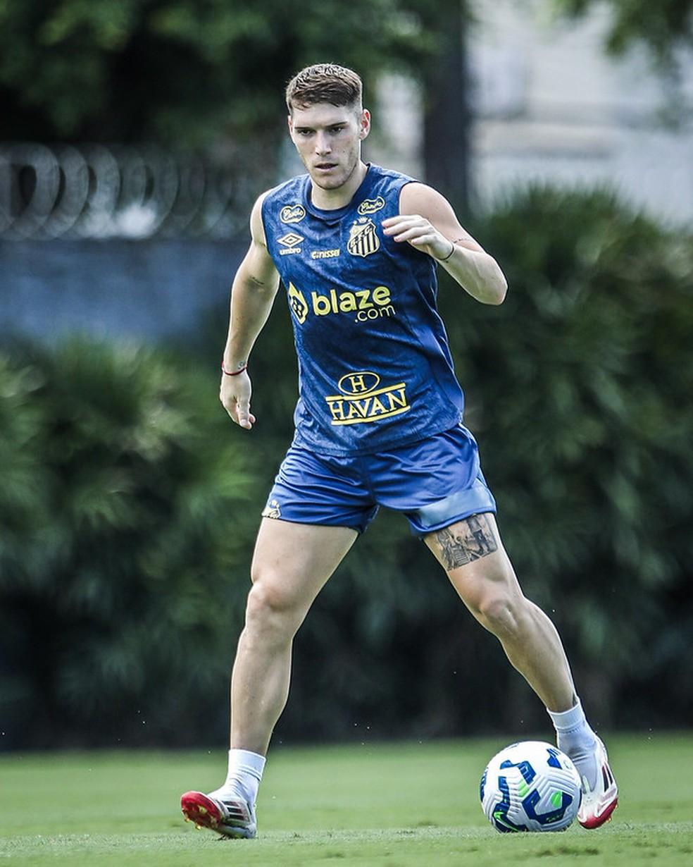 Rollheiser durante treino do Santos