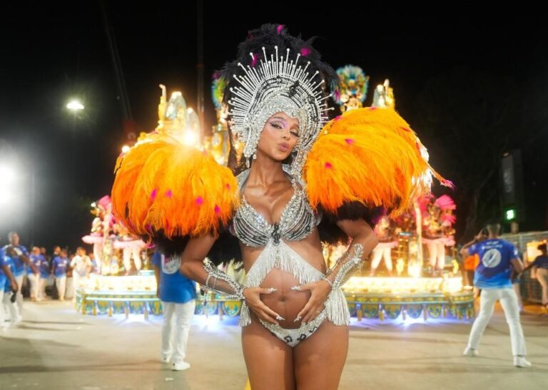 Brunna Gonçalves brilha grávida no Carnaval 2025 ao lado de Ludmilla