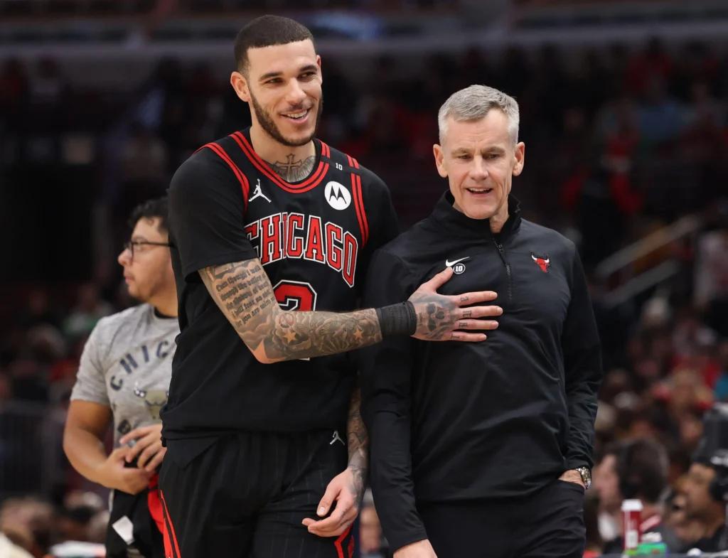 Lonzo Ball e o técnico Billy Donovan, do Chicago Bulls, da NBA