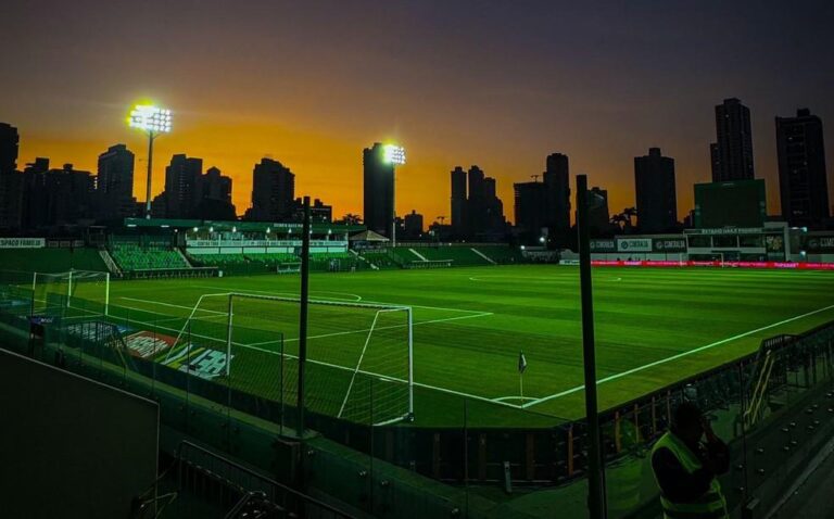 Goiás e Brasiliense se enfrentam na semifinal da Copa Verde: onde assistir e detalhes da partida