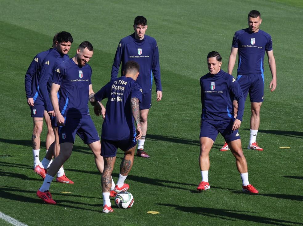 Jogadores da Itália treinam para o confronto contra a Alemanha na Liga das Nações
