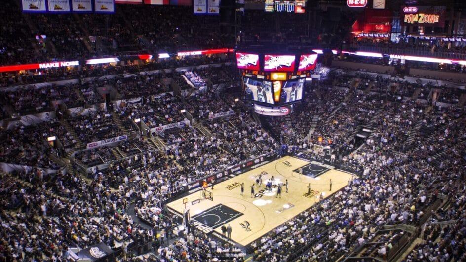 Frost Bank Center receberá a partida entre Spurs x Mavericks