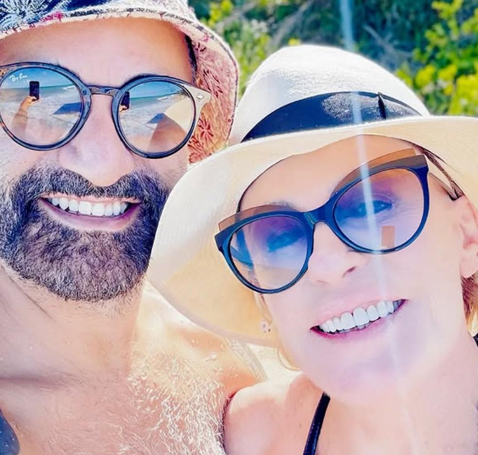 Ana Maria Braga e Fábio Arruda curtem férias na Bahia