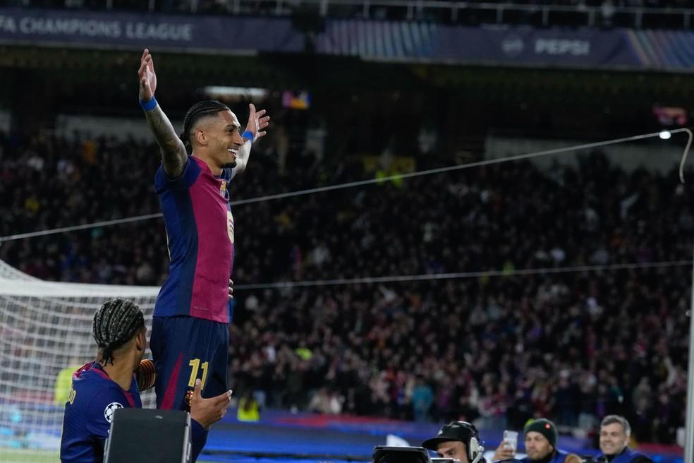 Raphinha marcou dois gols na vitória do Barcelona sobre o Benfica