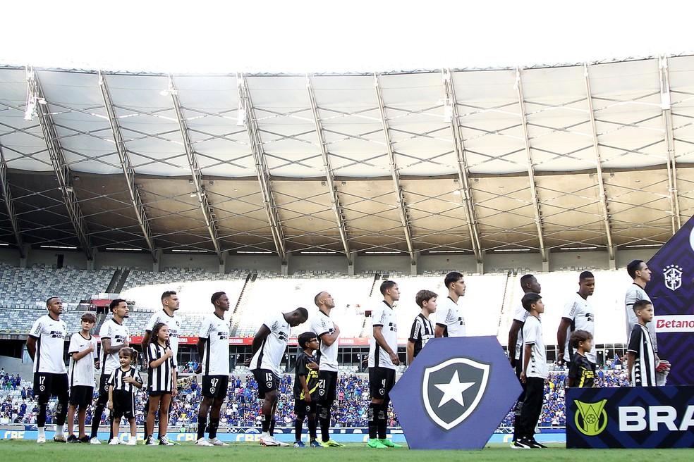 Time do Botafogo antes de jogo contra o Cruzeiro no Mineirão - Brasileiro 2024