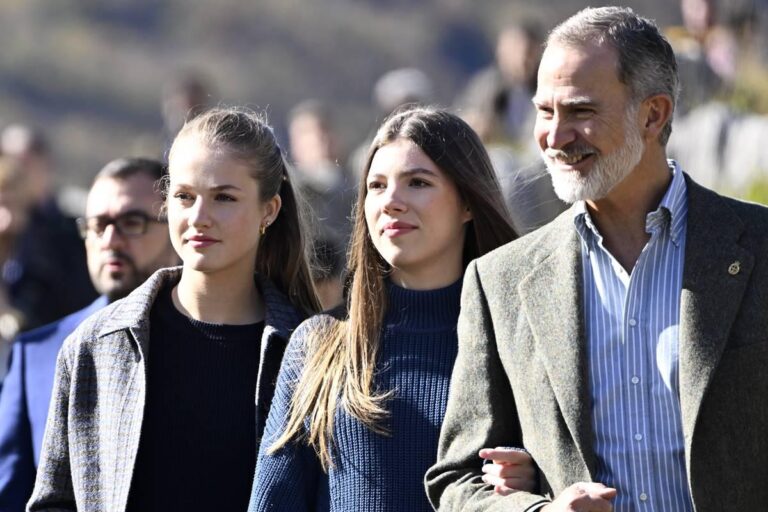 Infanta Sofia faz apelo emocionado ao pai para “salvar” a futura rainha da Espanha