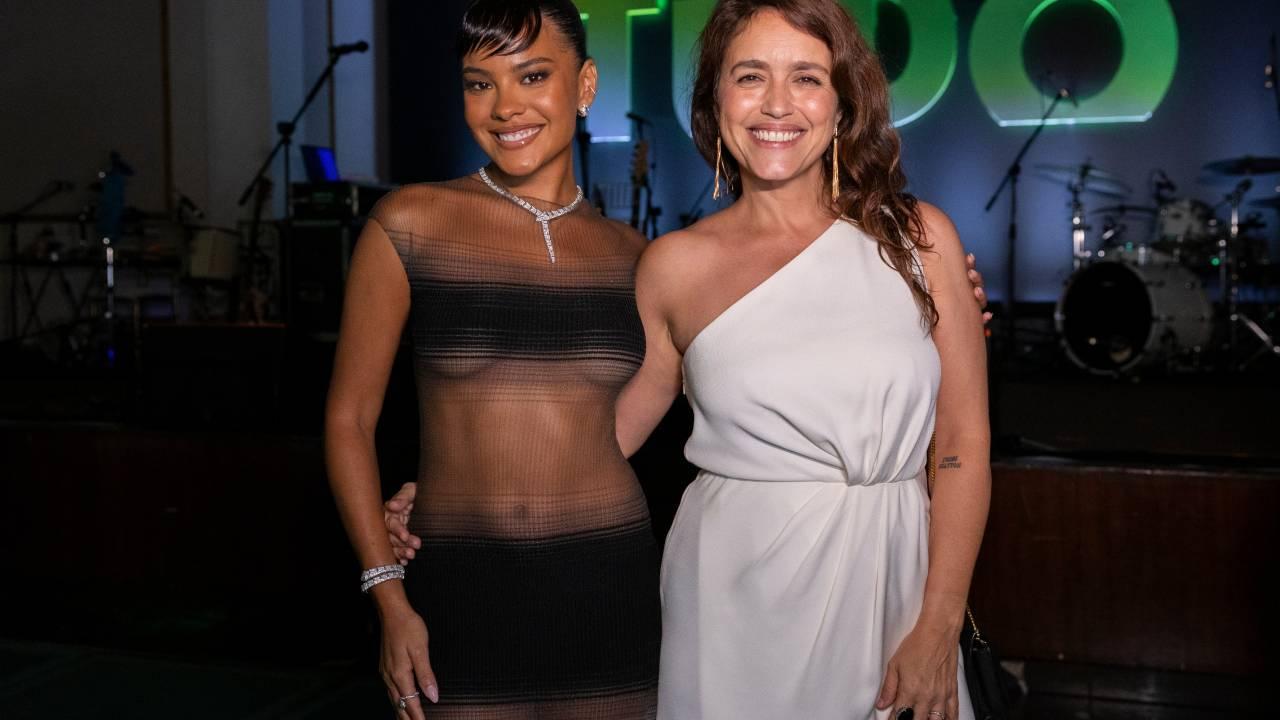 A atriz Bella Campos e Manuela Dias, intérprete de Maria de Fátima e a autora do remake de 'Vale Tudo', respectivamente.