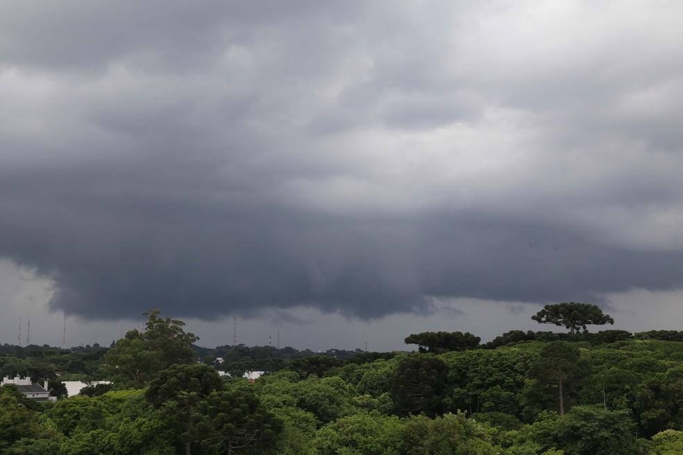 Chuva e tempestade em Curitiba, Paraná