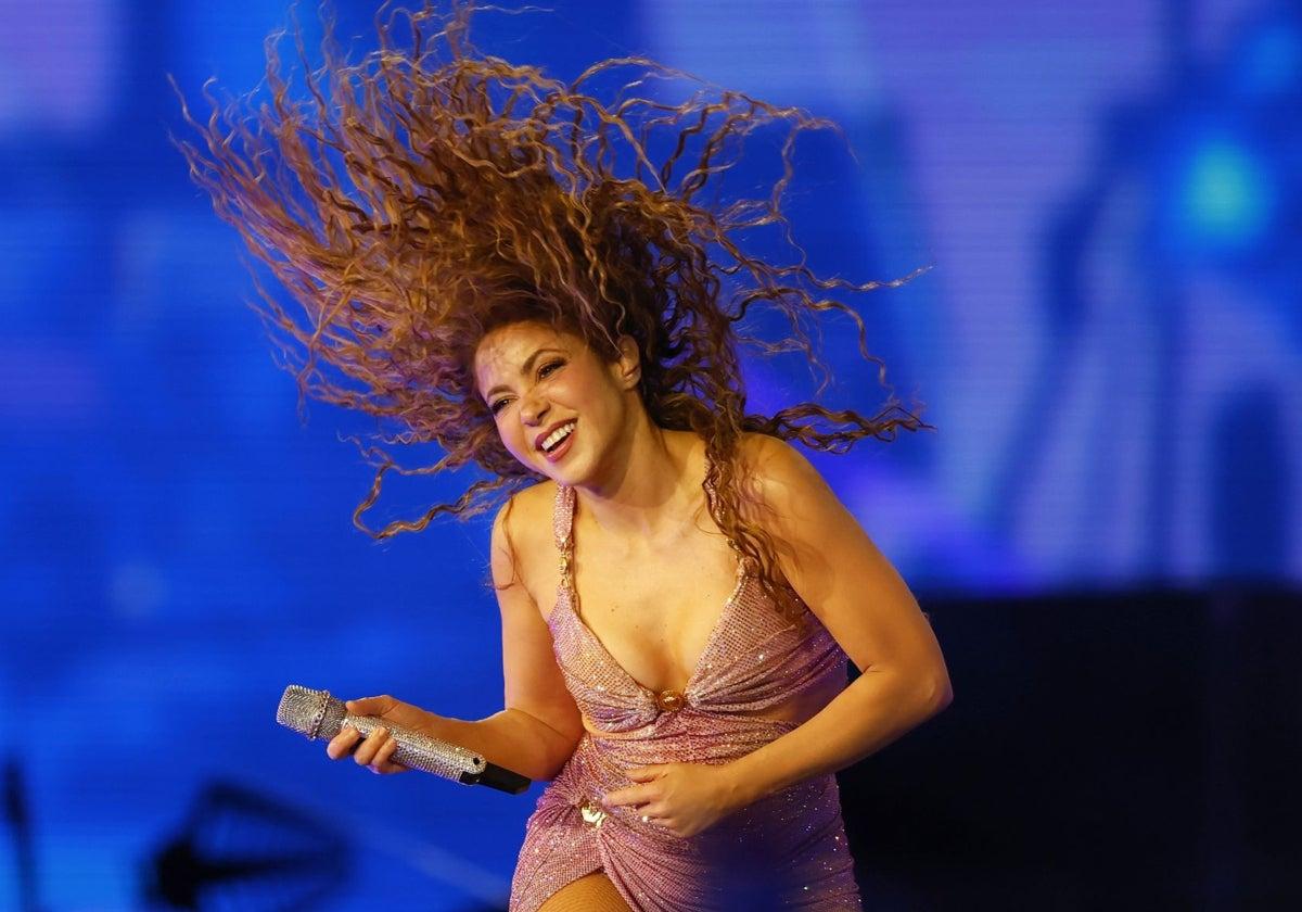 Shakira durante seu show no México