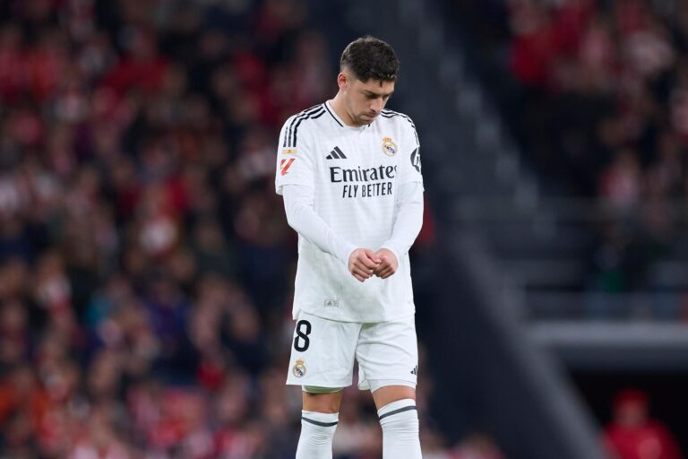 Fede Valverde é convocado por Ancelotti para o confronto contra o Atlético de Madrid