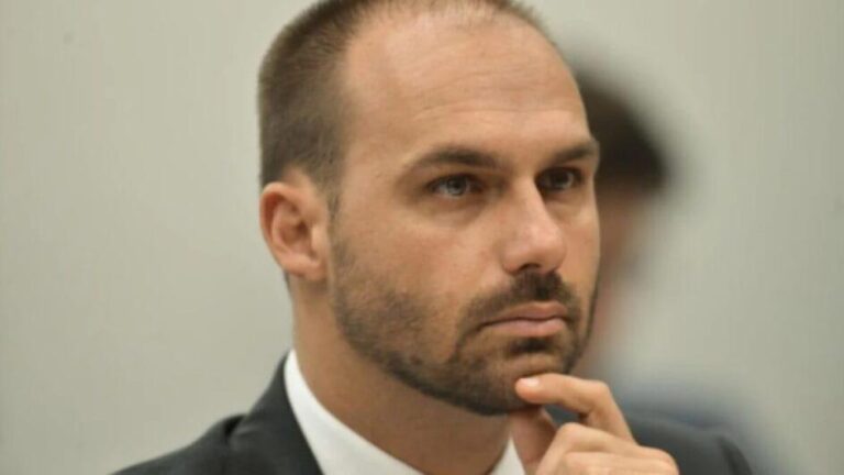 Eduardo Bolsonaro formaliza licença de 122 dias da Câmara; veja quem o substitui