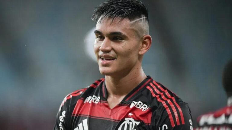 Flamengo Monitora Situação de Alcaraz e Avalia Novas Ofertas