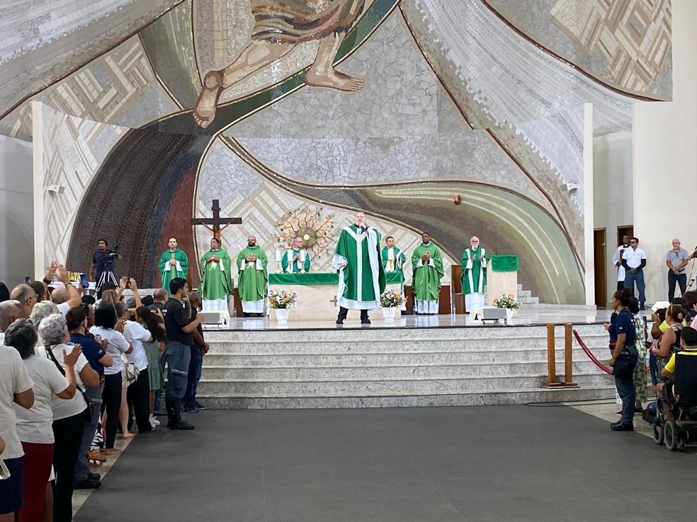 Missa de padre Marcelo Rossi em acampamento de carnaval