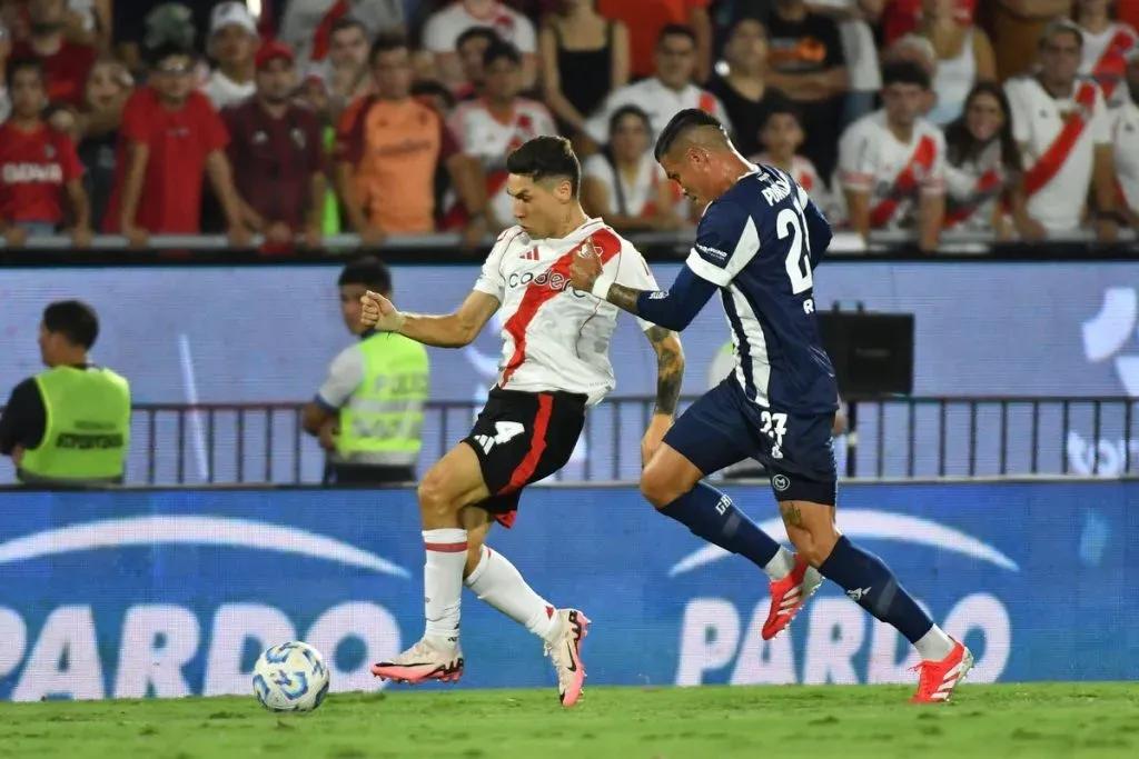 Gonzalo Montiel em ação durante o jogo entre River Plate e Talleres.
