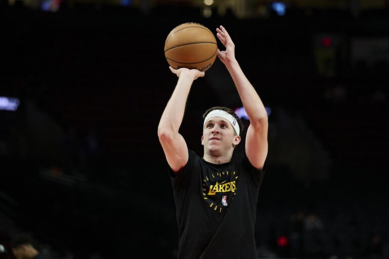 Austin Reaves Deixa Jogo com Lesão: Atualizações sobre o Jogador do Lakers