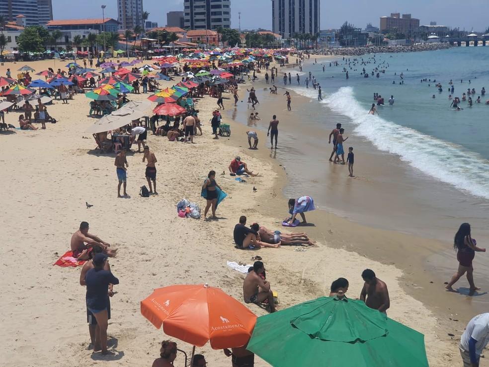 Praia de Iracema, em Fortaleza, durante feriado