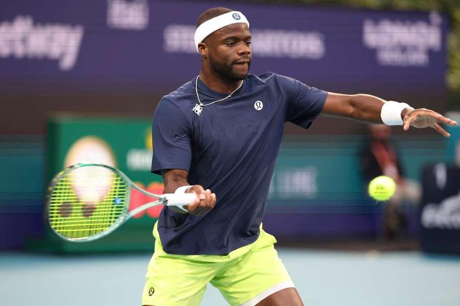 Tenis Flash: Zwycięstwa de Minaura i Tiafoe w Miami. Świątek zagra o czwartą rundę.