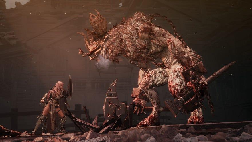 Um grande demônio observa uma mulher com escudo.