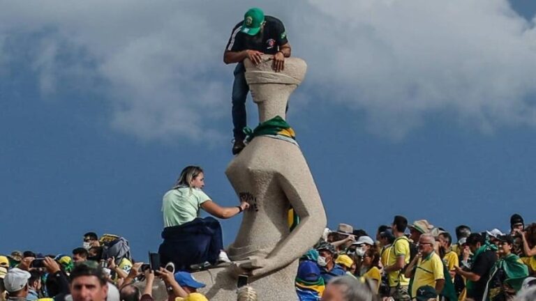 PGR pede que STF permita prisão domiciliar para mulher que pichou estátua