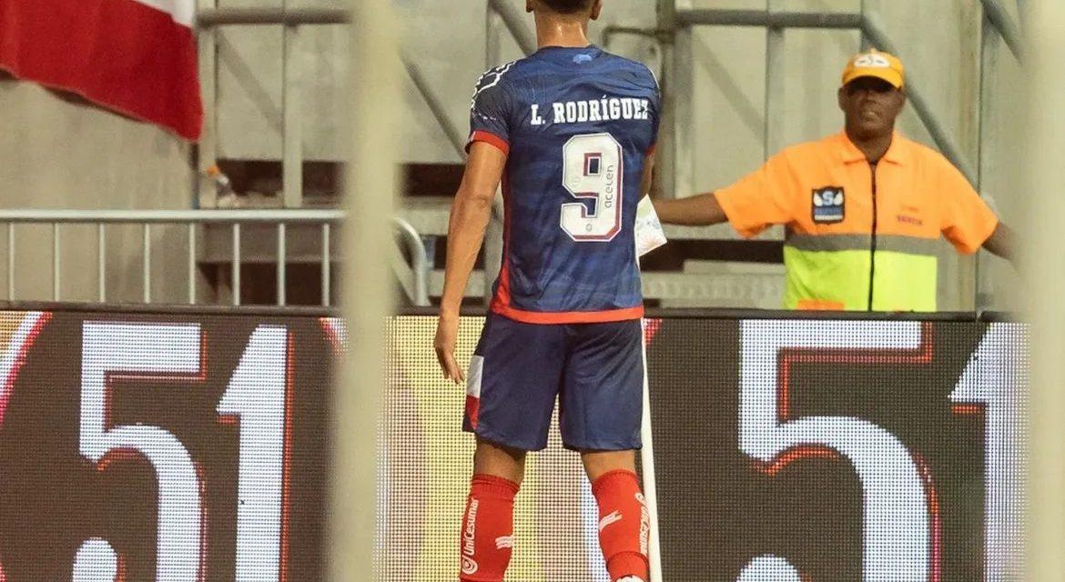 Luciano Rodríguez em ação durante o jogo