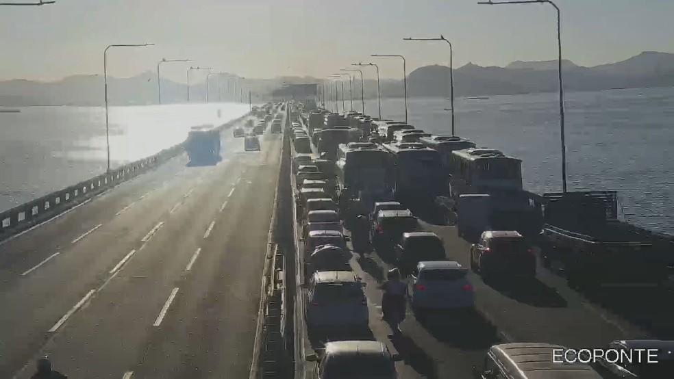 Trânsito na Ponte Rio-Niterói