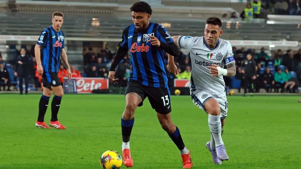 Ederson em ação com Lautaro Martinez no jogo Atalanta-Inter