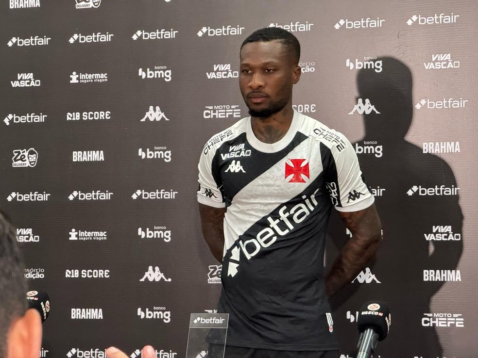 Loide Augusto é apresentado no Vasco