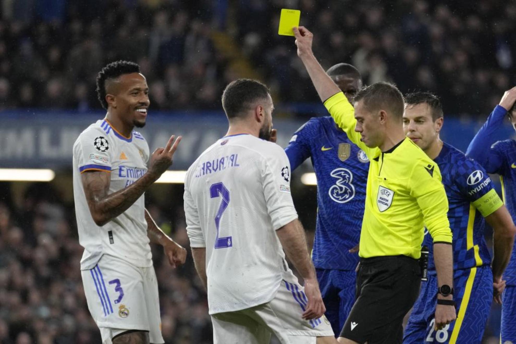 Clément Turpin durante um jogo da Champions League
