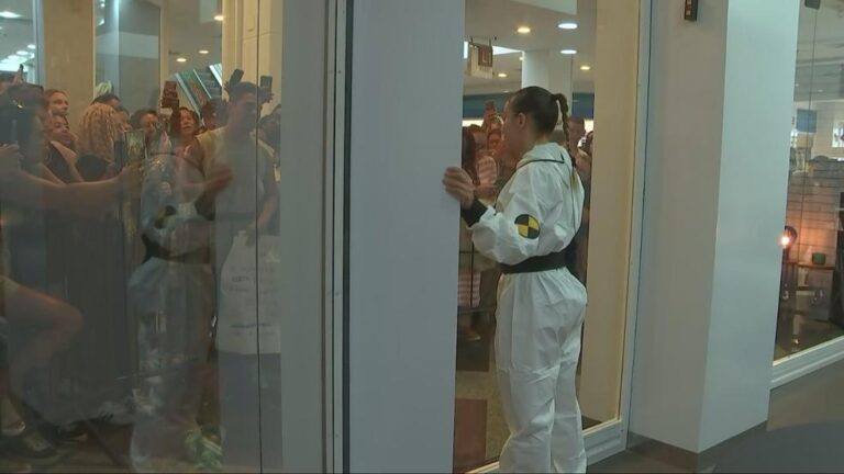 Marido de Daniele Hypolito visita Renata na Vitrine do Seu Fifi durante o BBB 25