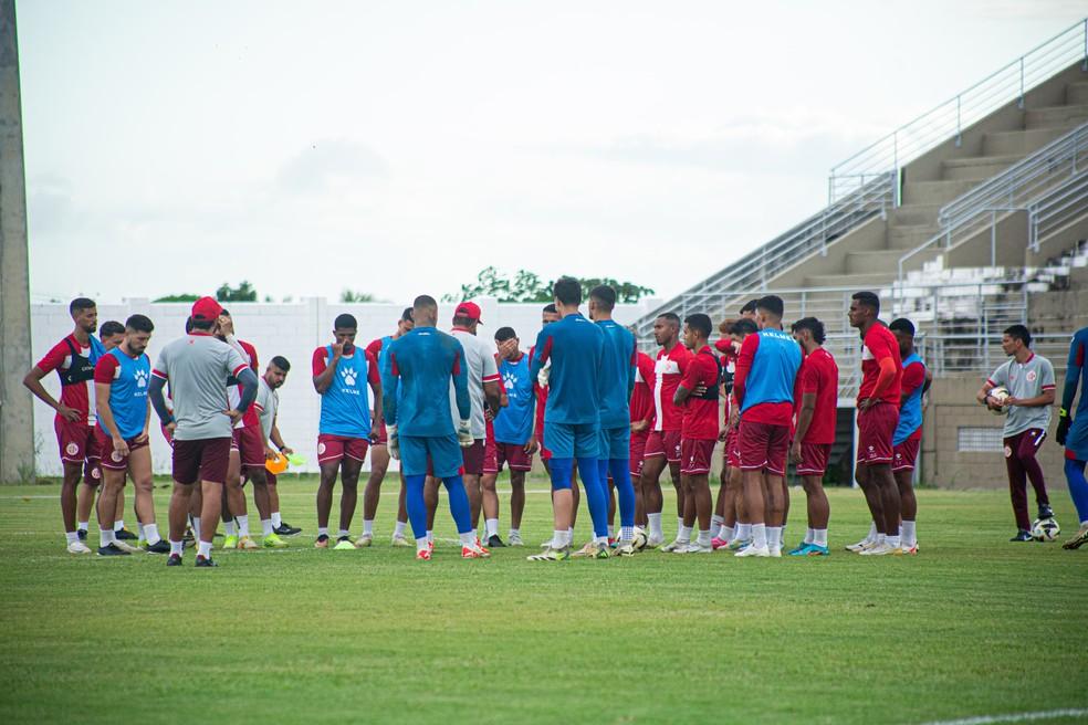 América-RN faz último treino antes de jogo decisivo