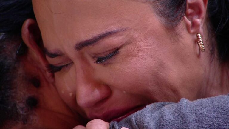 Gracyanne Barbosa se emociona e pede desculpas aos brothers no BBB 25