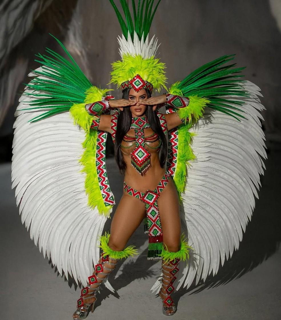 Isabelle Nogueira, musa da Grande Rio