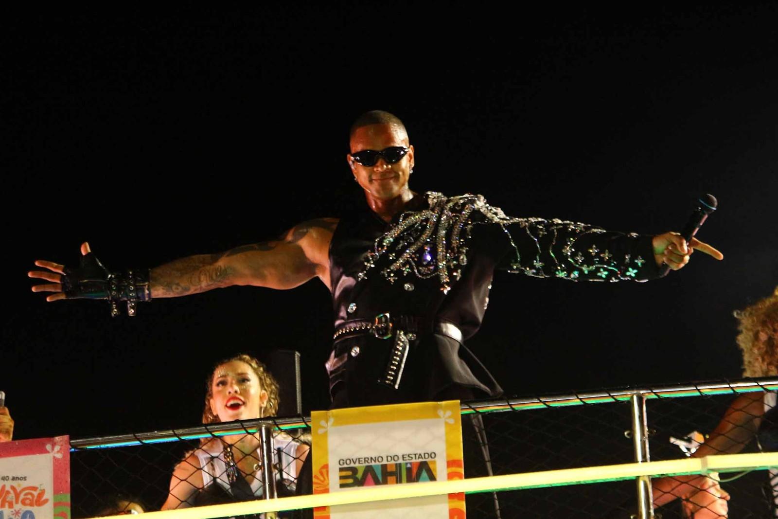 Xanddy se disfarça durante o Carnaval de Salvador