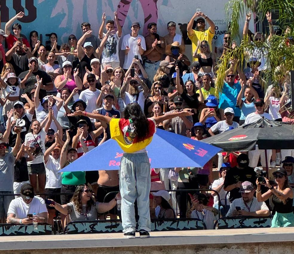 Atleta do Rio Grande do Sul, Maria Lúcia é ovacionada pela torcida no STU de Porto Alegre