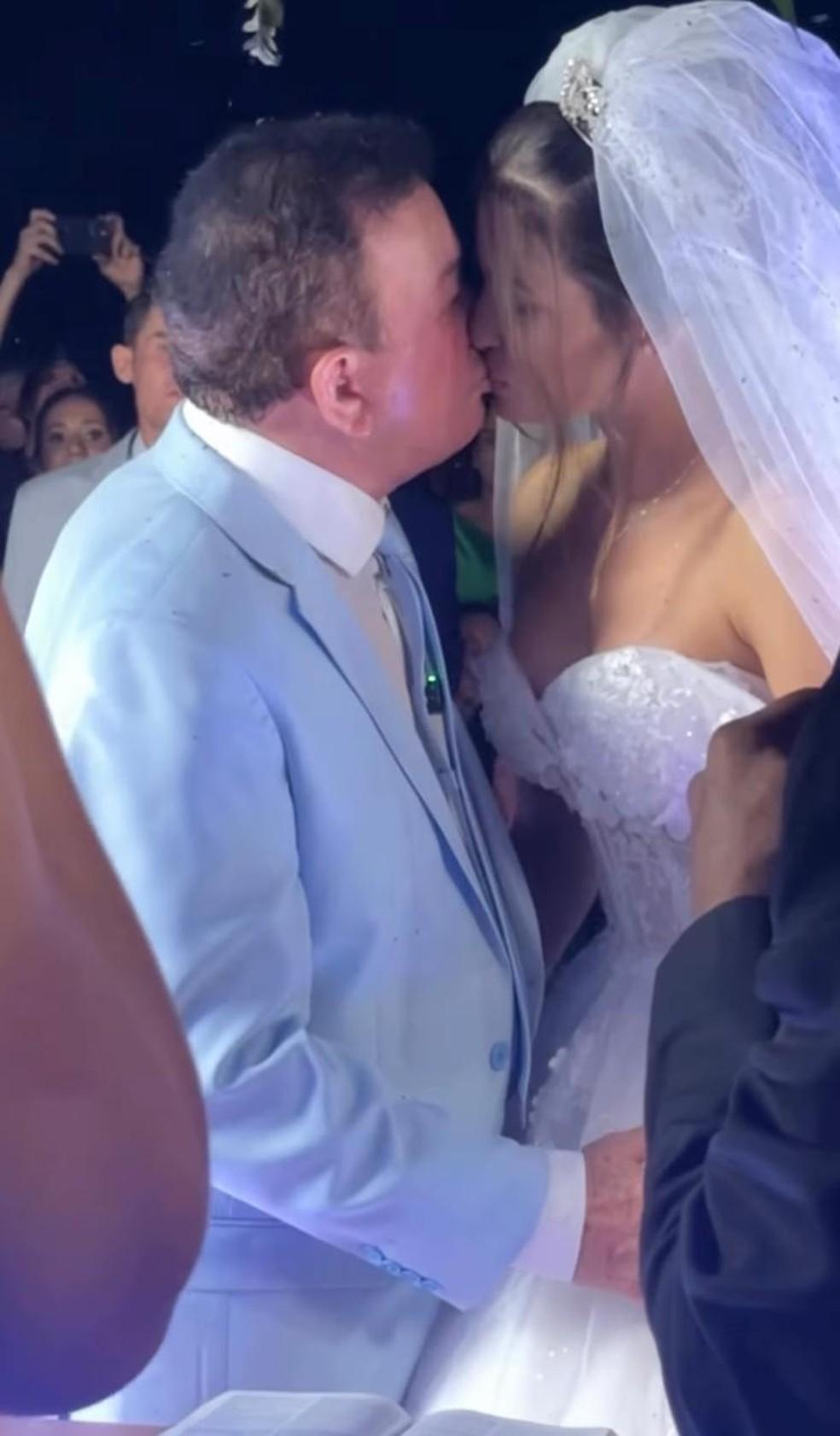 Imagem da cerimônia de casamento de Amado Batista e Calita Franciele.