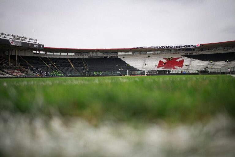 Vasco e Santos se enfrentam na abertura do Brasileirão 2025: onde assistir, horário e escalações