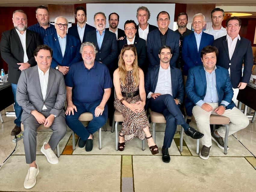 Dirigentes da Liga Libra em reunião