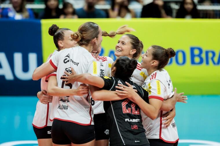 Sesc RJ Flamengo em ação durante a Superliga